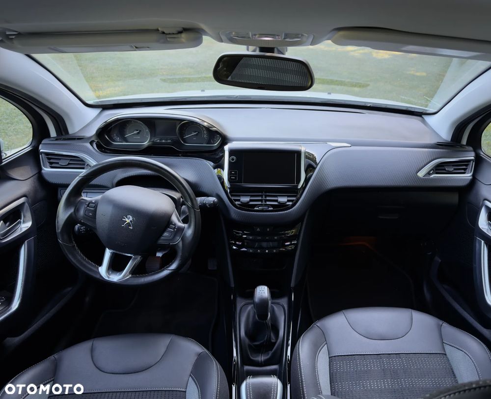 Peugeot 2008 1.2 Pure Tech Allure S&S - 11