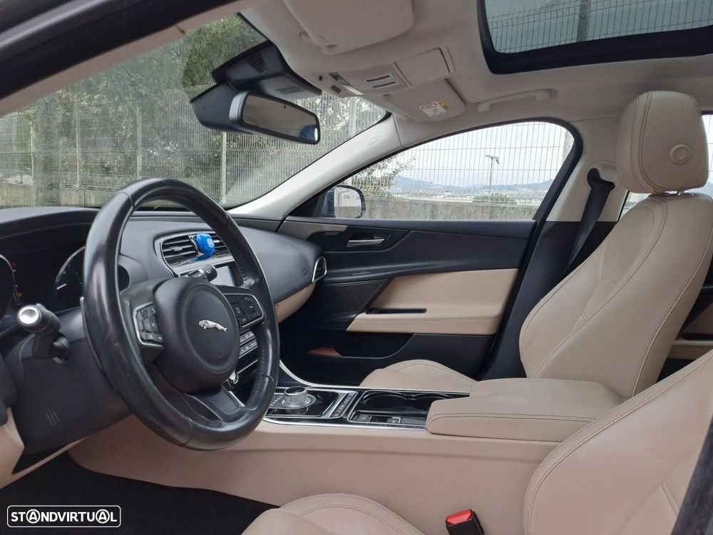 Jaguar XE 2.0 D Prestige Aut. - 9