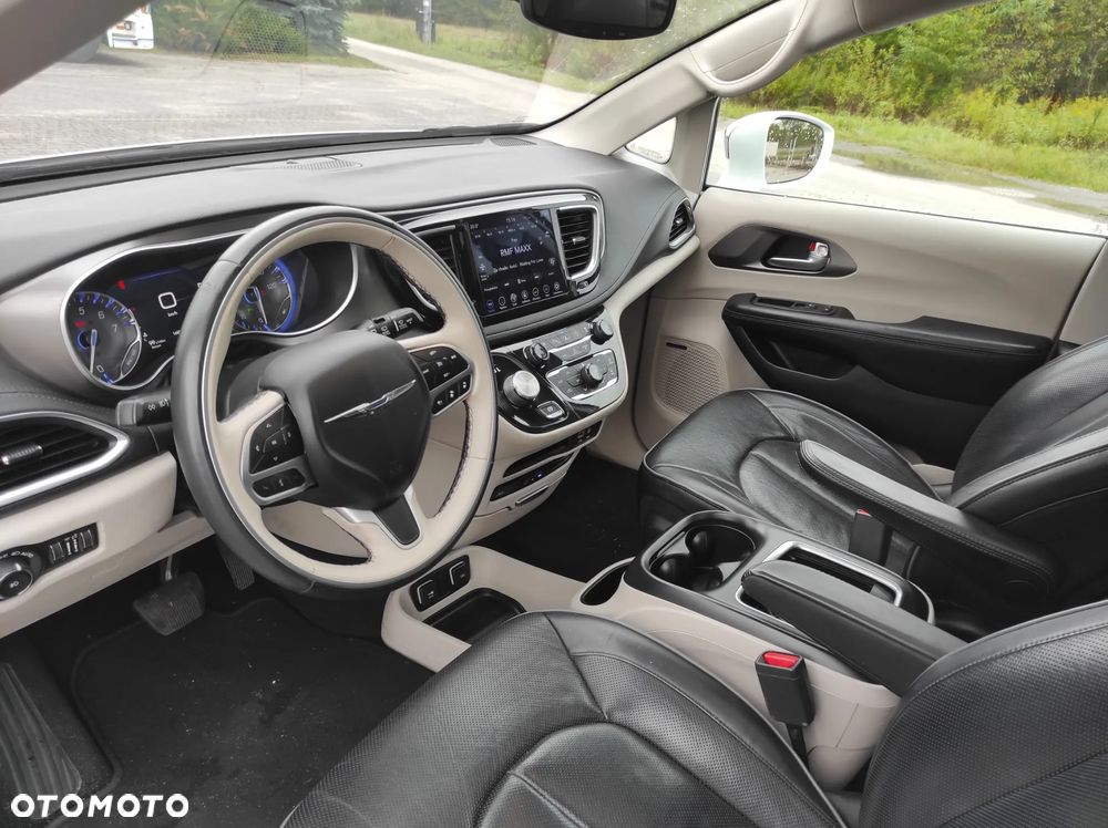 Chrysler Pacifica - 15