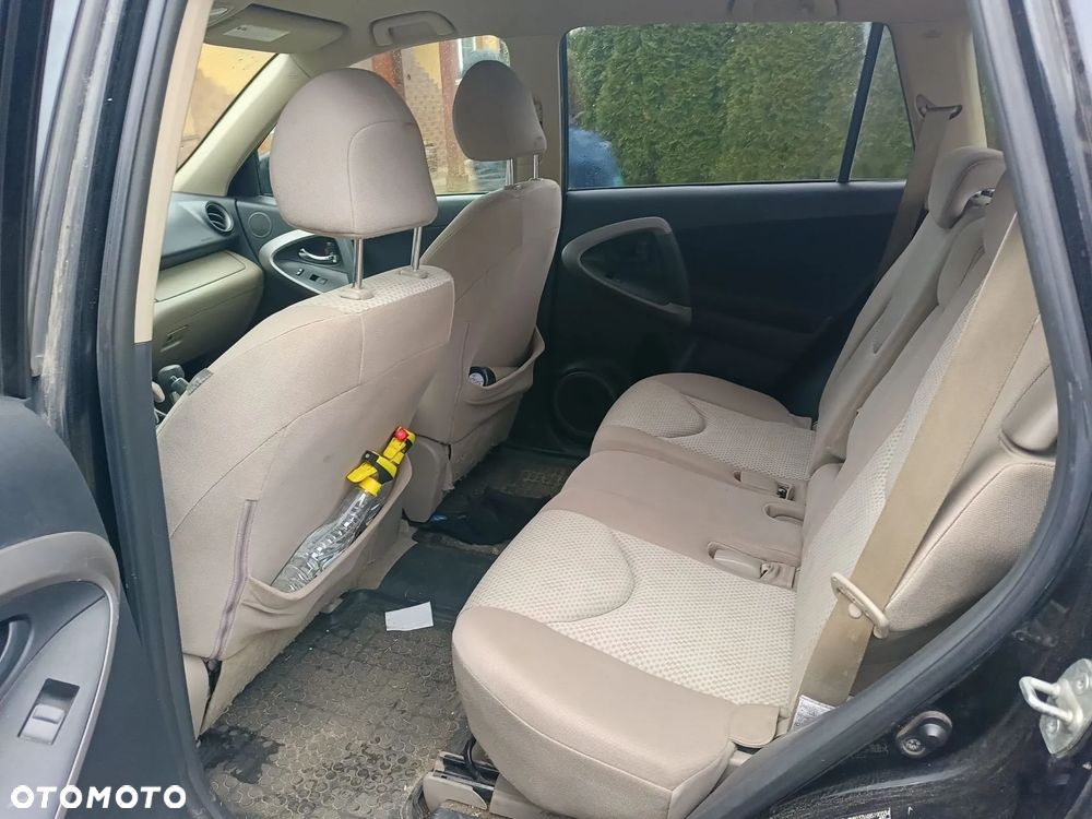 Toyota RAV4 - 8