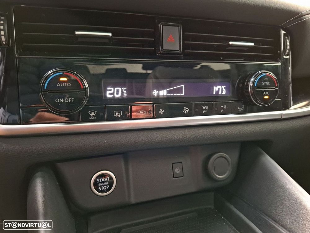 Nissan Qashqai 1.3 DIG-T N-Connecta LED+TT+SKY Xtronic - 25