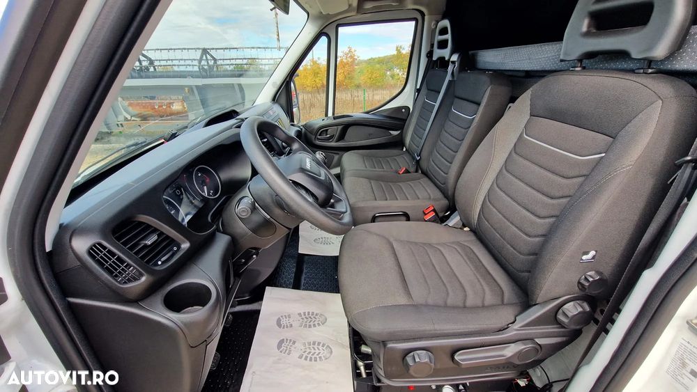 Iveco DAILY 35S18 3.0D 175CP  PLATFORMA TRANSPORT AUTO , CABINA DE DORMIT - 32
