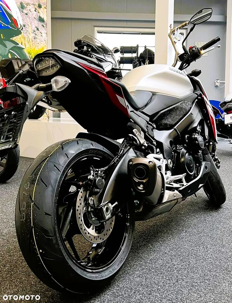 Suzuki GSX - 11