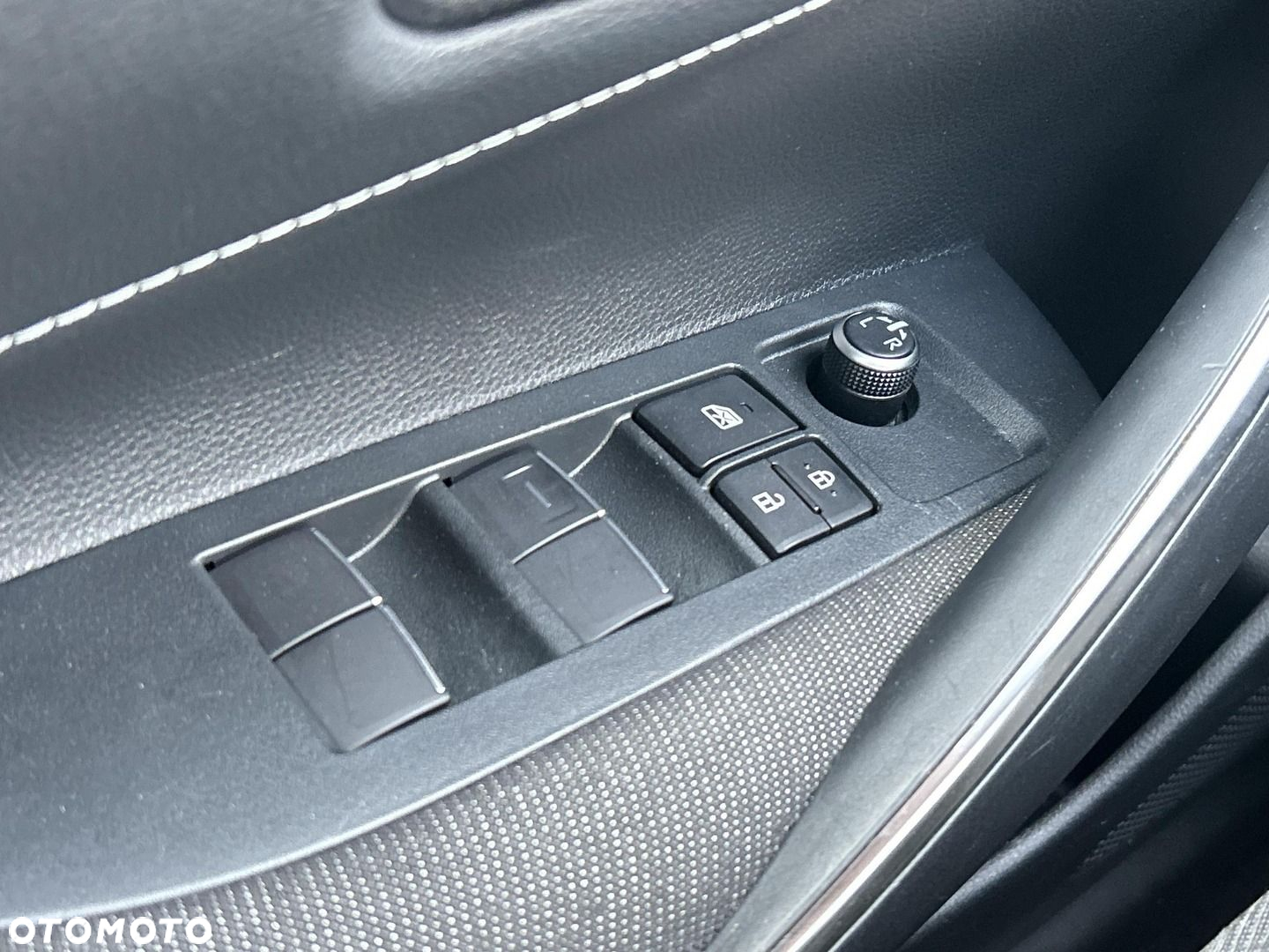Toyota Corolla 1.8 Hybrid Comfort - 22