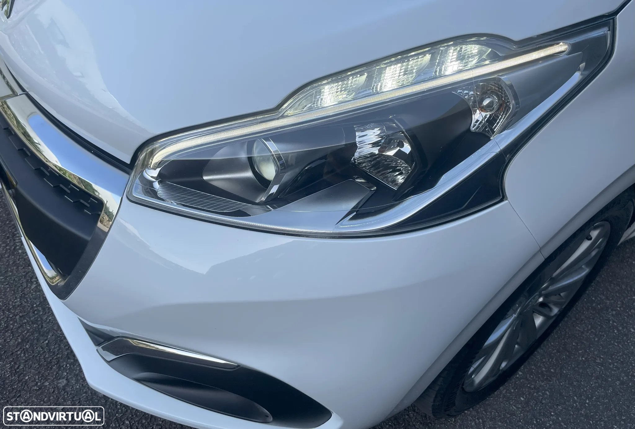 Peugeot 208 1.5 BlueHDi Signature - 4