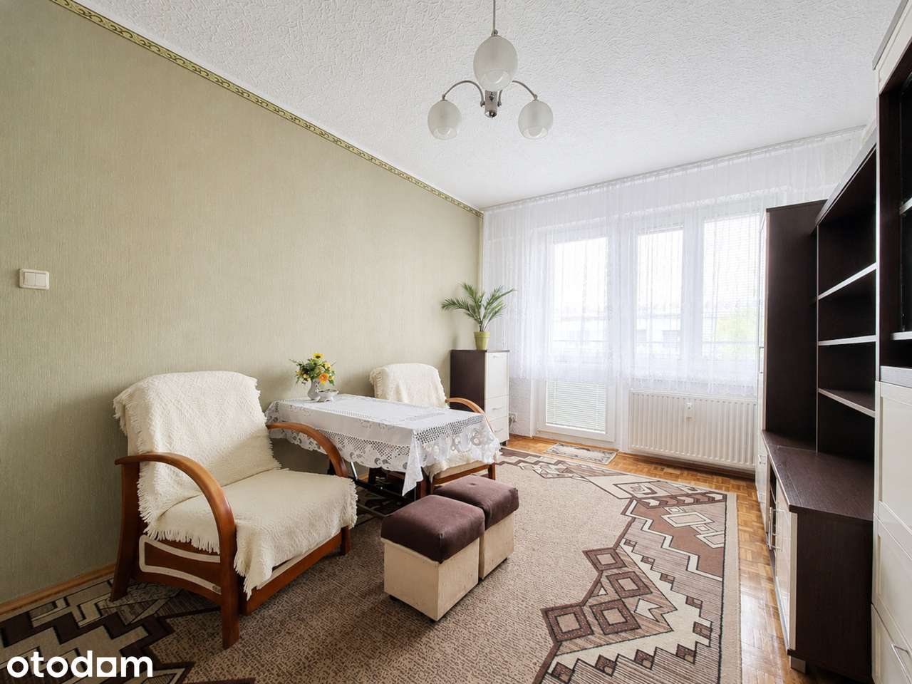 3-pokojowe mieszkanie , balkon ,piwnica , miejsce parkingowe.