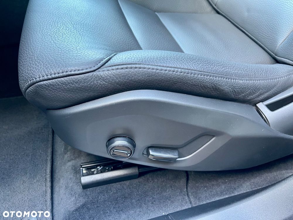 Volvo XC 60 T6 AWD Plug-In Hybrid Inscription - 28