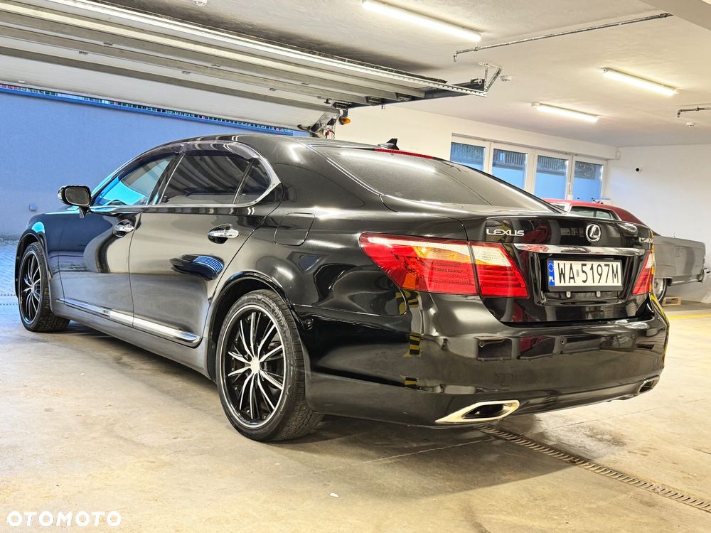 Lexus LS - 9