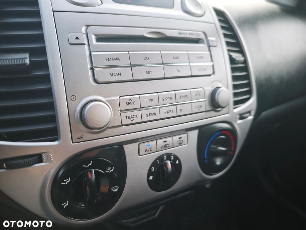 Hyundai i20 1.2 FIFA WM Edition - 29