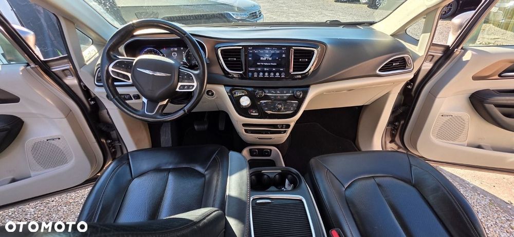 Chrysler Pacifica - 24