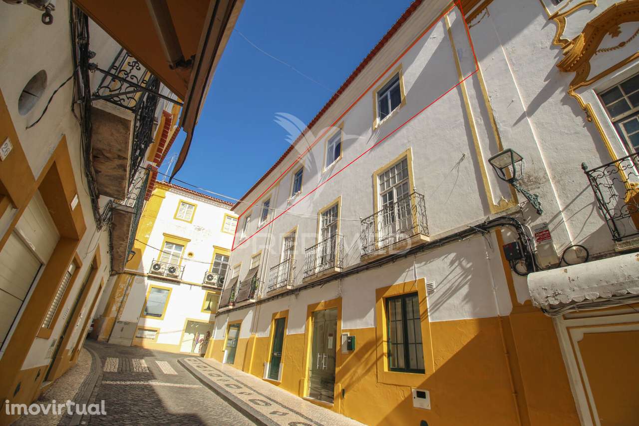 Moradia Típica no Centro Histórico com Dois Pisos - Grande imagem: 2/6