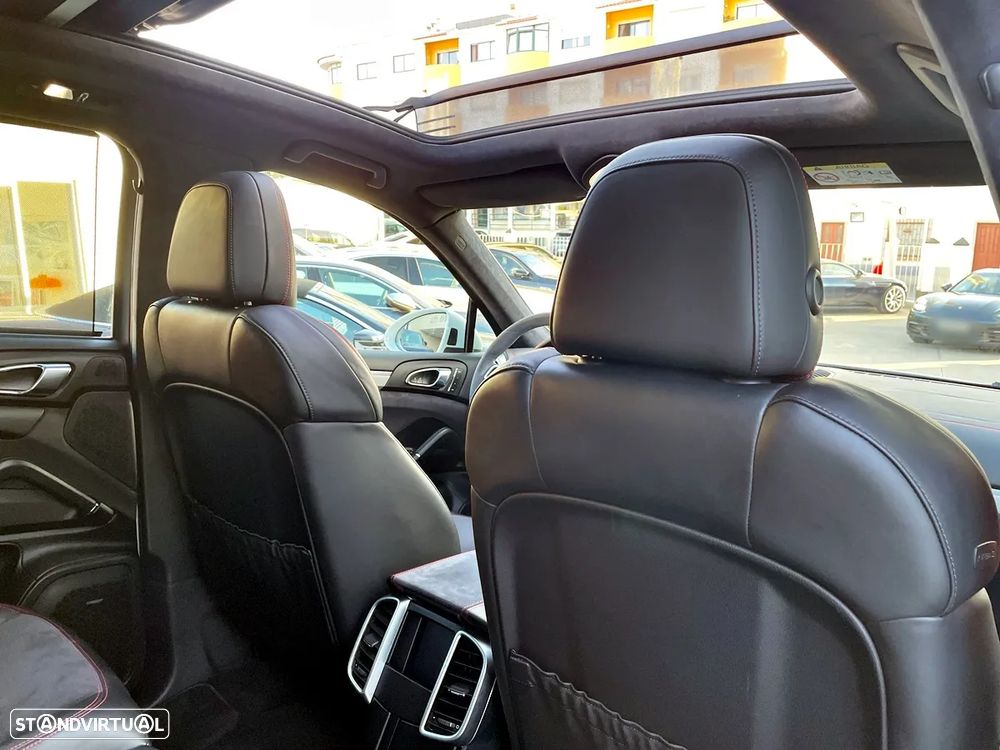 Porsche Cayenne GTS - 43