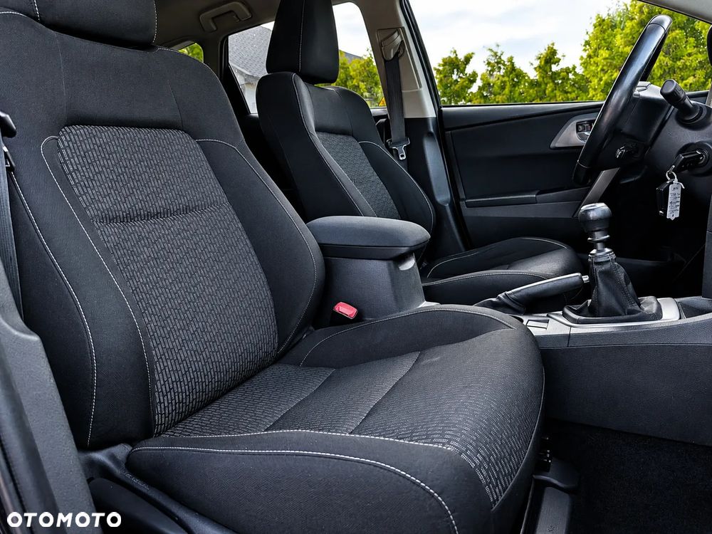 Toyota Auris 1.6 Sol - 11