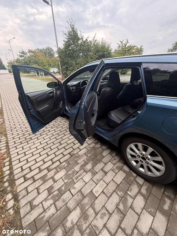 Toyota Auris 1.6 D-4D Prestige - 10