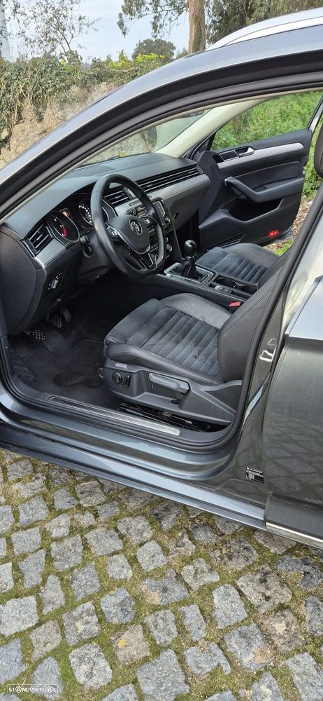 VW Passat Variant 2.0 TDi Highline - 23