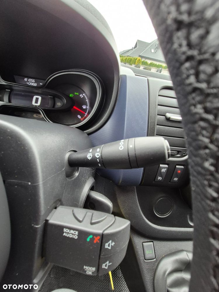 Opel Vivaro 2017r LONG 180tys km webasto super stan - 24