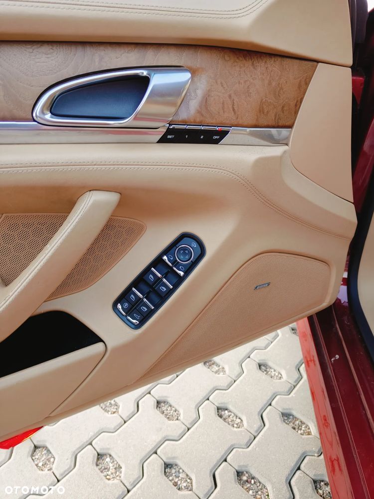 Porsche Panamera 4S - 16