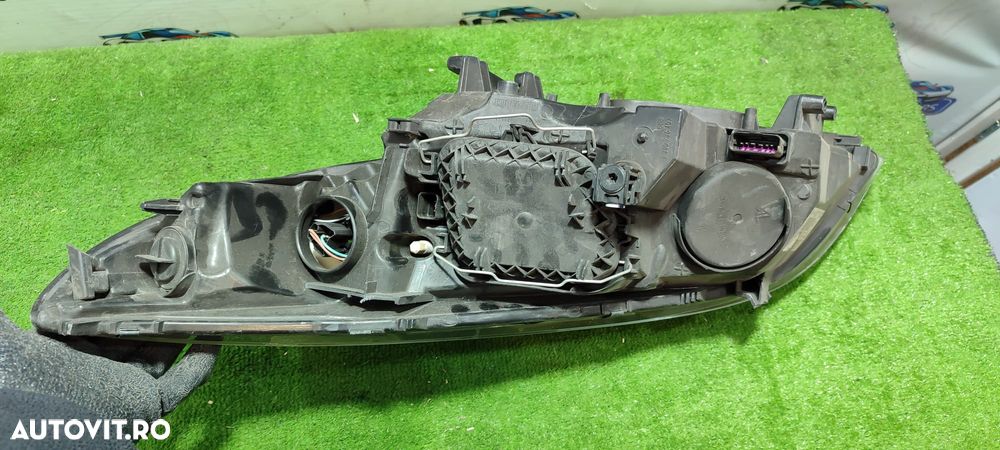 FAR DREAPTA HALOGEN RENAULT MEGANE 3 / COD OEM 260103187R / 0301244204 2008-2013 (4E2) - 4