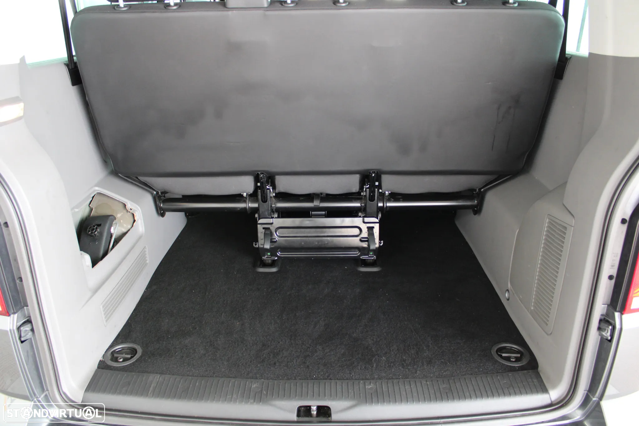 VW Caravelle 2.0 TDI Comfortline - 23