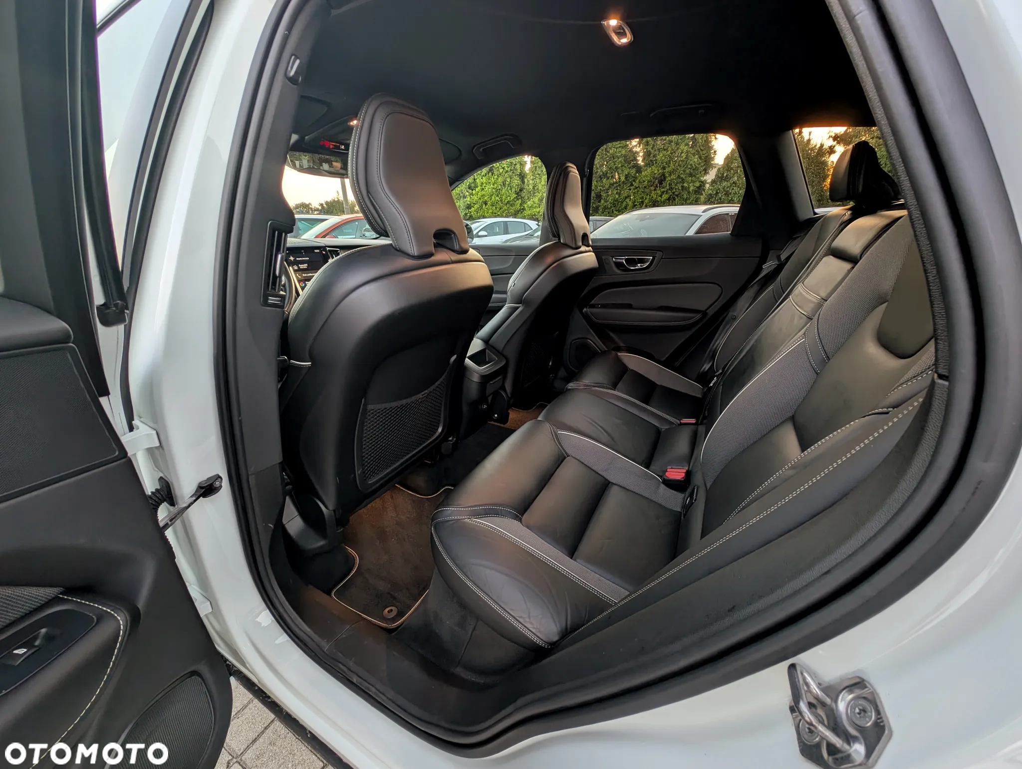 Volvo XC 60 B5 D AWD R-Design - 12