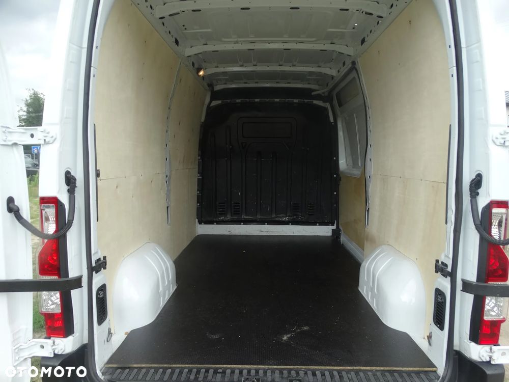 Nissan NV400 - 16