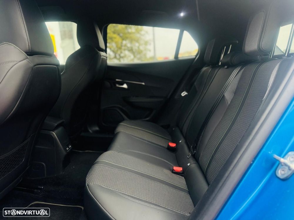 Peugeot 2008 1.2 PureTech GT EAT8 - 19