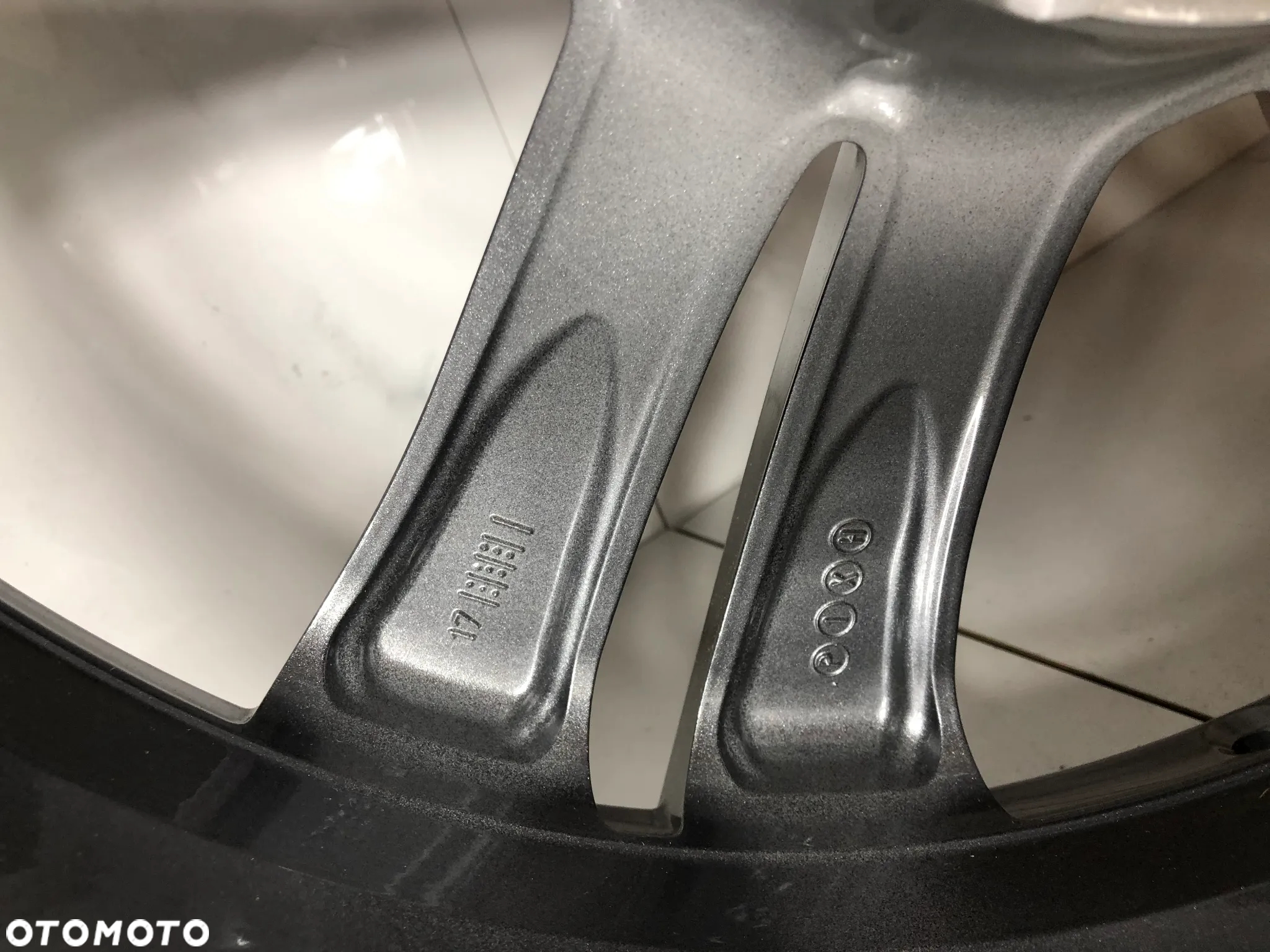 Felga aluminiowa Mercedes Benz CLS W218  8.5 J x 19 cali 5x112 ET 34  A2184010900 POTESTOWA MINIMALNY PRZEBIEG - 8