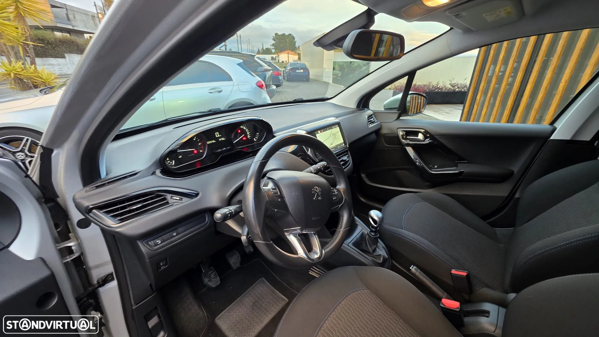 Peugeot 208 1.5 BlueHDi Signature - 18