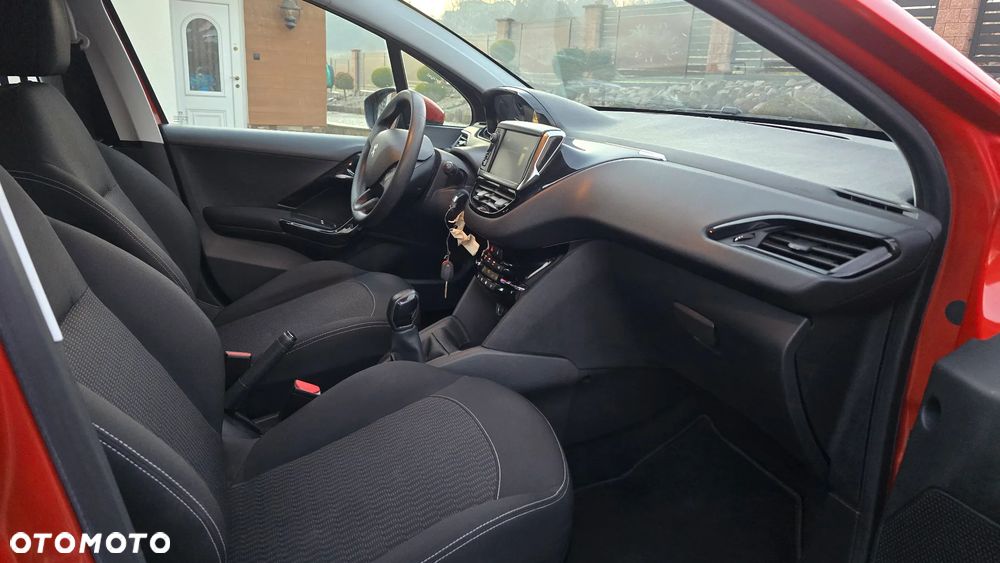 Peugeot 208 - 16