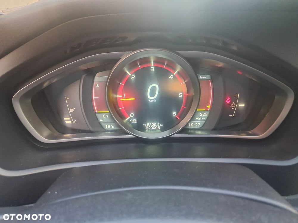 Volvo V40 D2 R-Design - 7
