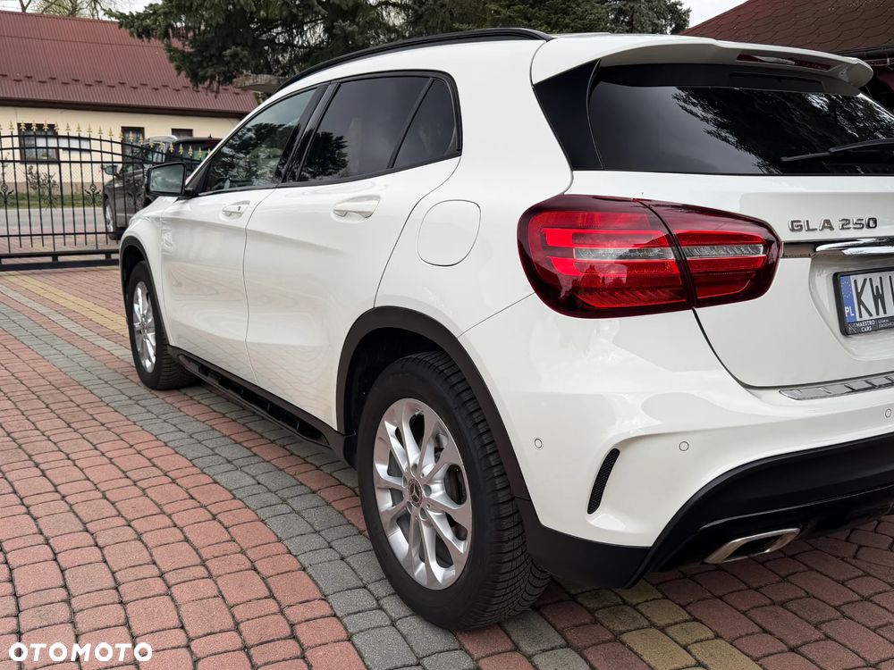 Mercedes-Benz GLA 250 4Matic 7G-DCT AMG Line - 9