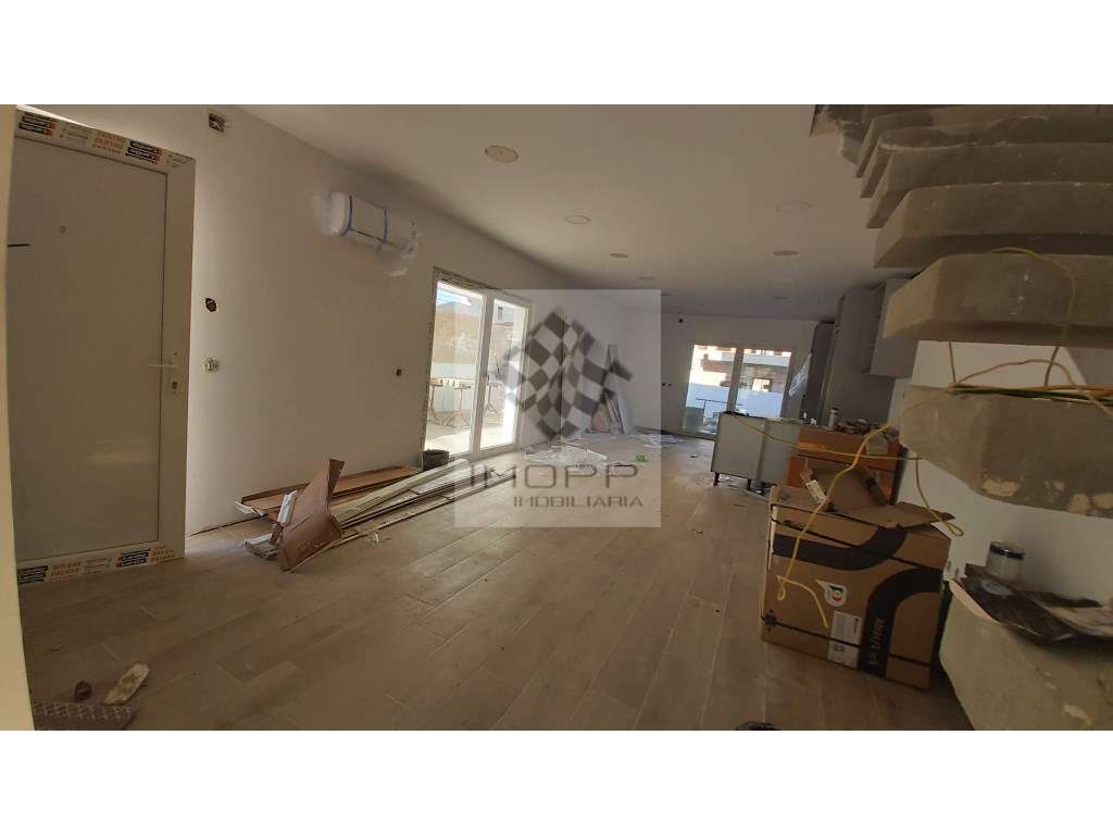 Fantástica Moradia Geminada T3 na Quinta das Laranjeiras - Grande imagem: 4/35