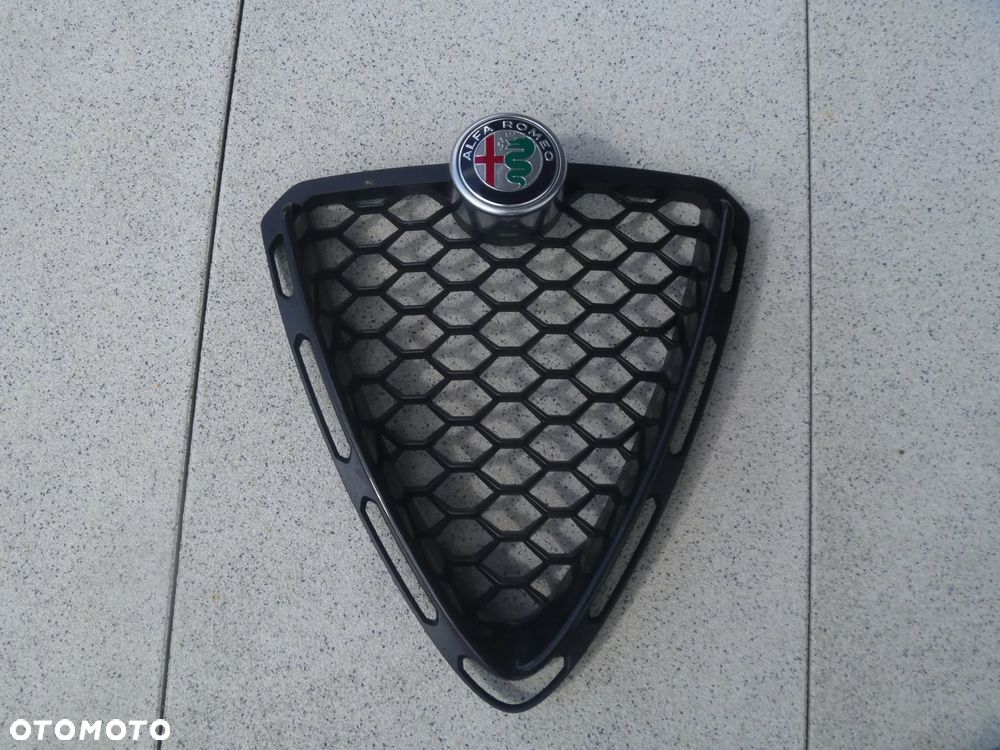 ALFA ROMEO STELVIO ATRAPA CHŁODNICY KRATKA ORYGINAŁ IGŁA 156144237 - 5