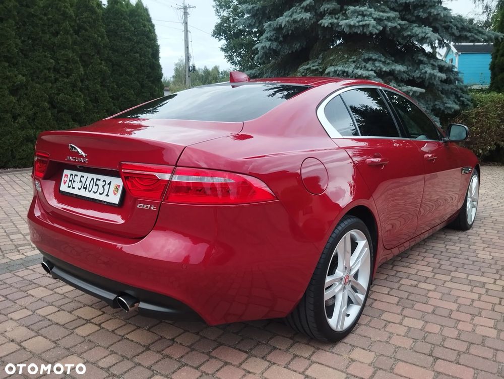 Jaguar XE 20t R-Sport - 4