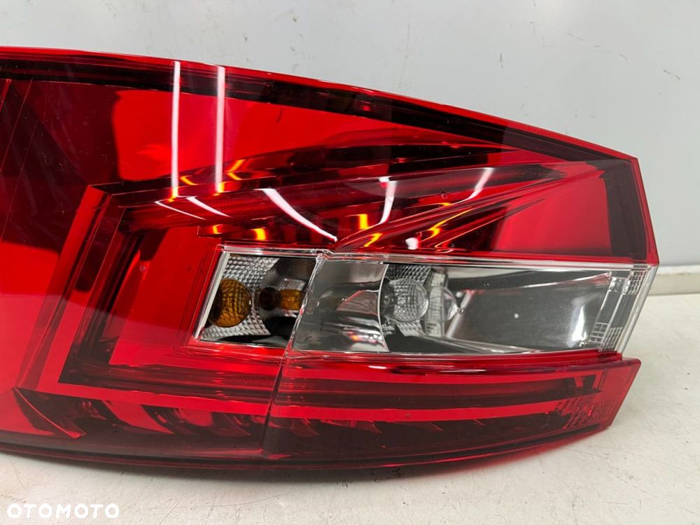 Lampa Skoda Superb 3 III 3v kombi 15-19r. PRAWA tylna w błotnik oryginalna prawy tył 3v9945208a - 5
