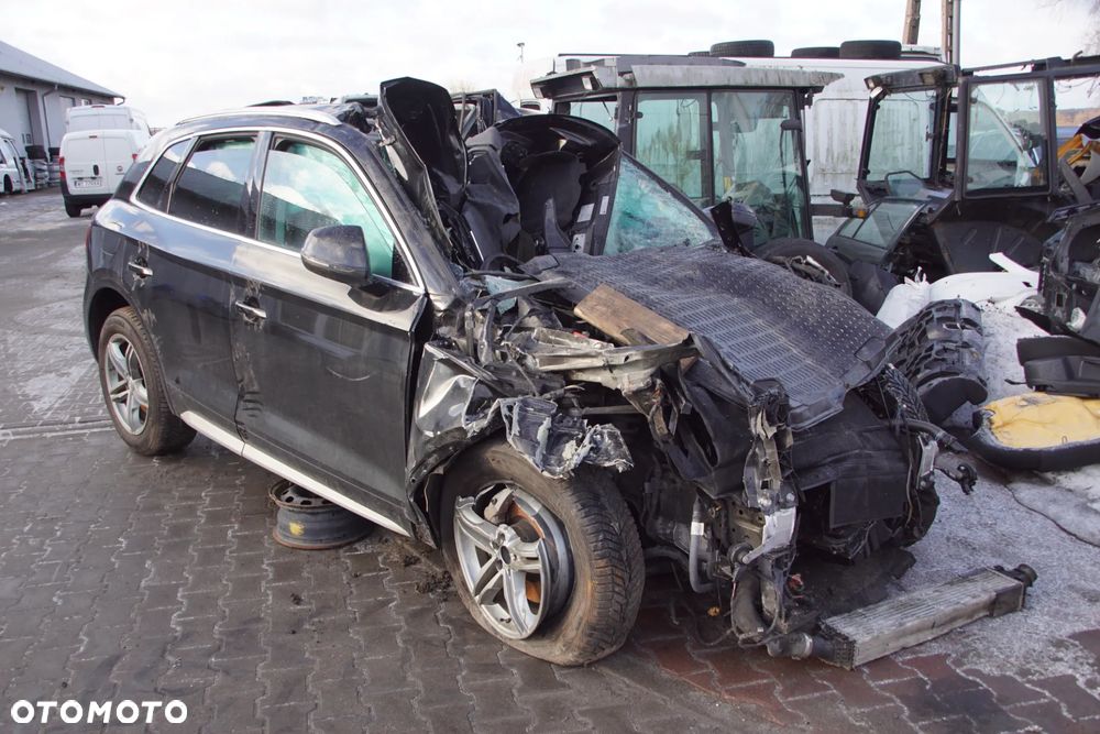 Auto na części - Audi Q5 II FY 2.0 TFSI 252 KM DAYB SUX LY9T 2018R Silnik Skrzynia Drzwi Klapa Zderzak Błotnik Lampa Szyba Klamka Lusterko Sterownik Moduł Czujnik Panel Kierownica - 1