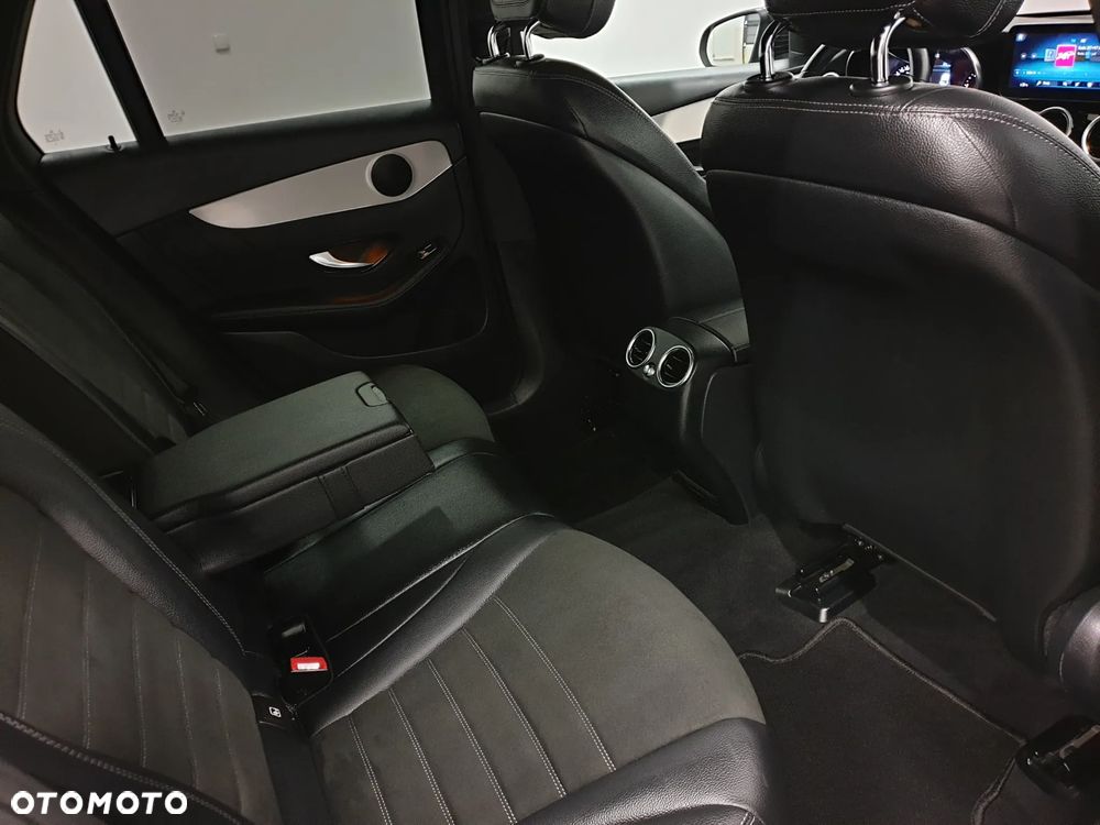 Mercedes-Benz GLC 220 d 4Matic 9G-TRONIC AMG Line Plus - 30