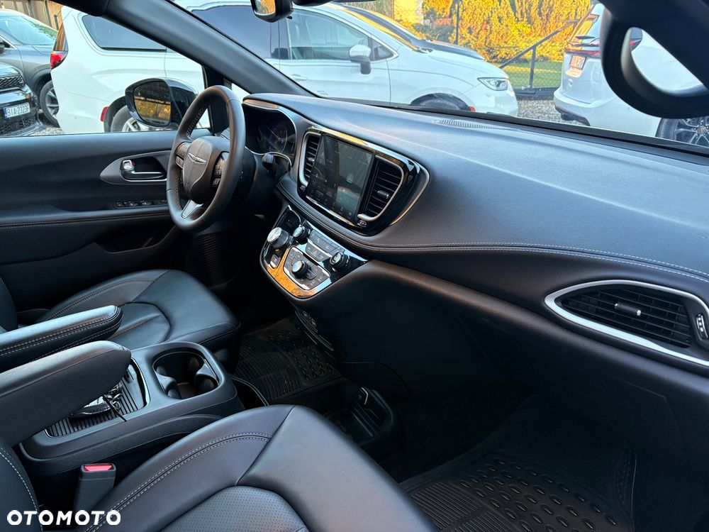 Chrysler Pacifica - 26