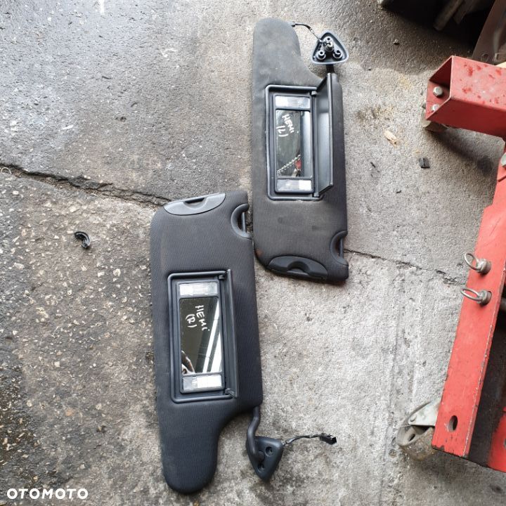 DODGE CHALLENGER DASZEK OSLONA SLONECZNIK LEWY PRAWY 10R - 1