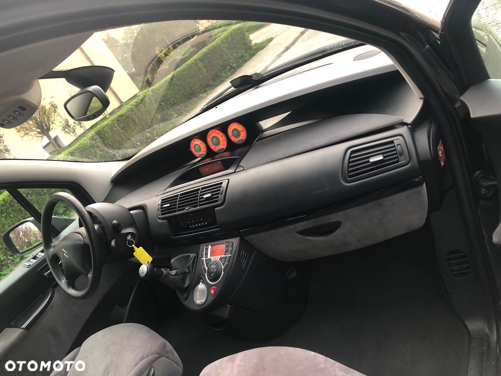 Citroën C8 2.0 16V Style - 9