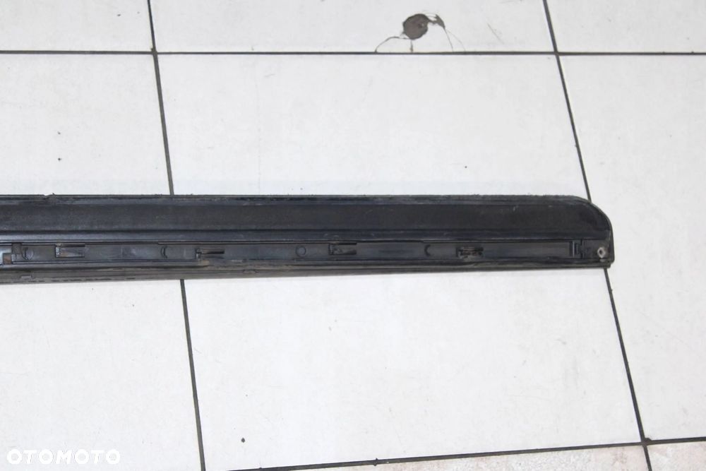 LISTWA DRZWI PRZEDNICH PRAWY PRZÓD AUDI A4 B6 B7 S-LINE LY7Q - 7