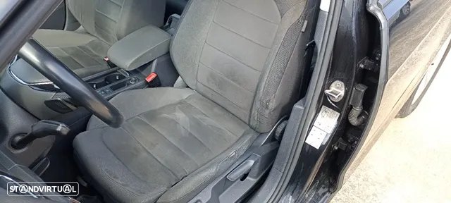 VW Golf Variant 1.6 TDi Highline DSG - 17