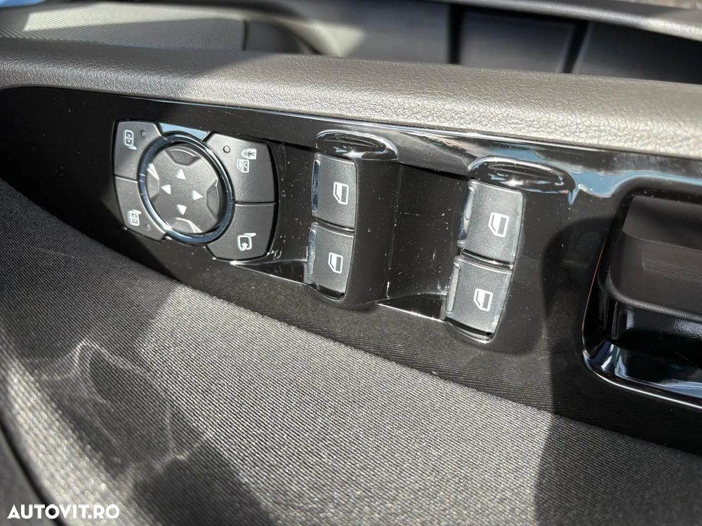 Ford Mondeo 2.0 HEV Titanium - 12