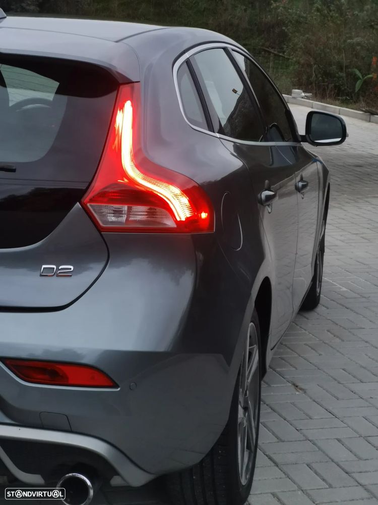 Volvo V40 D2 R Design - 16