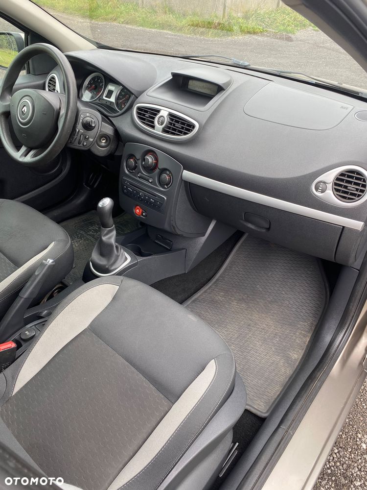 Renault Clio - 33