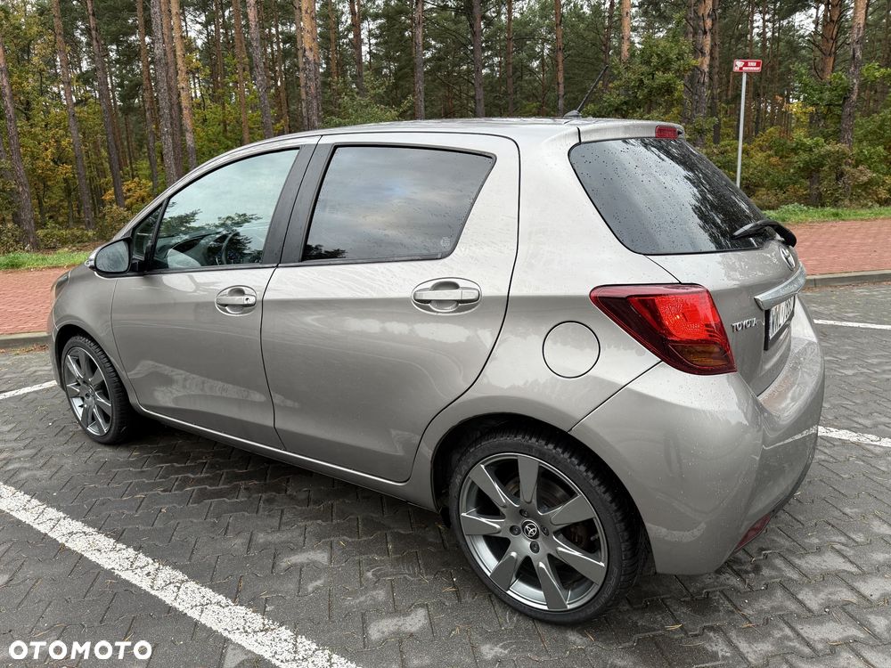 Toyota Yaris Hybrid 100 Selection Passion - 7