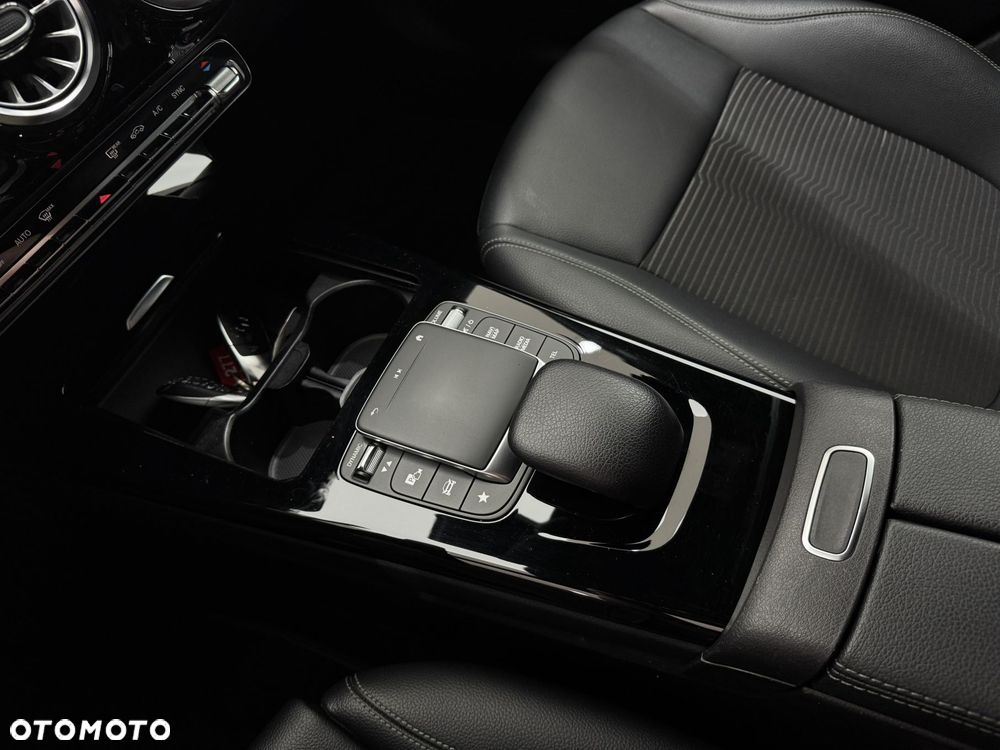 Mercedes-Benz CLA - 25