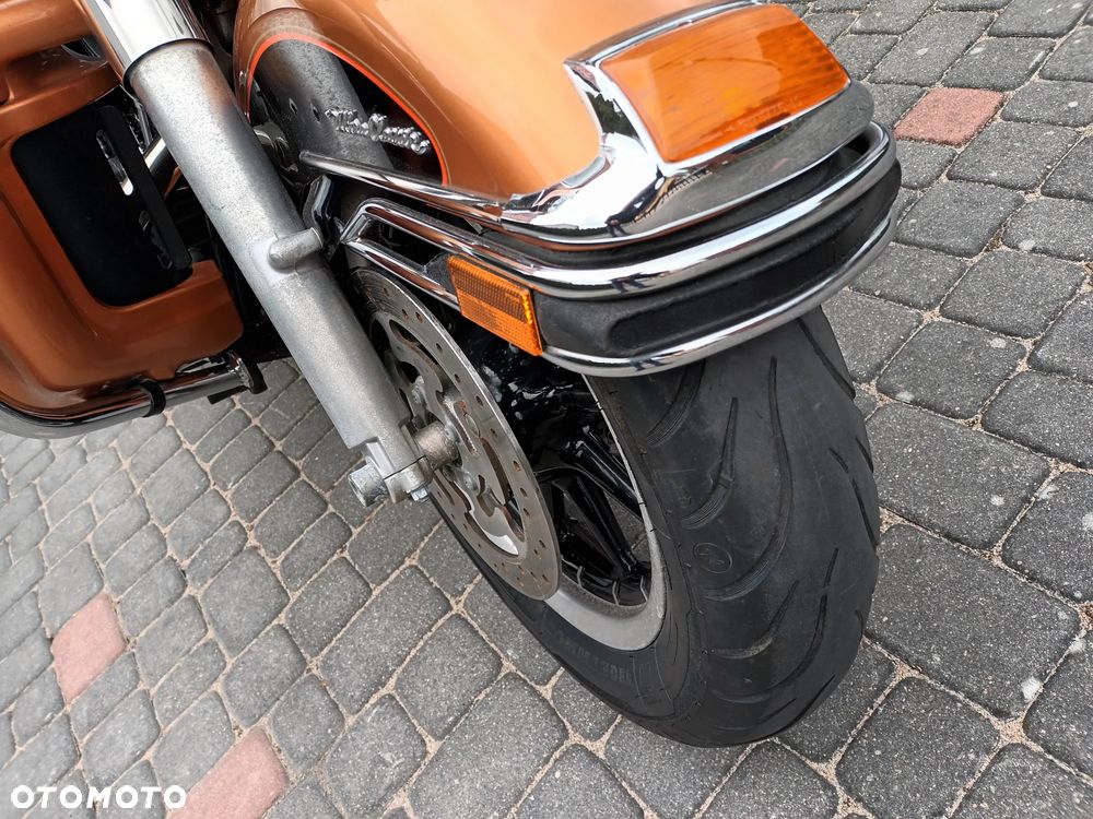 Harley-Davidson FLHTCU Ultra - 2