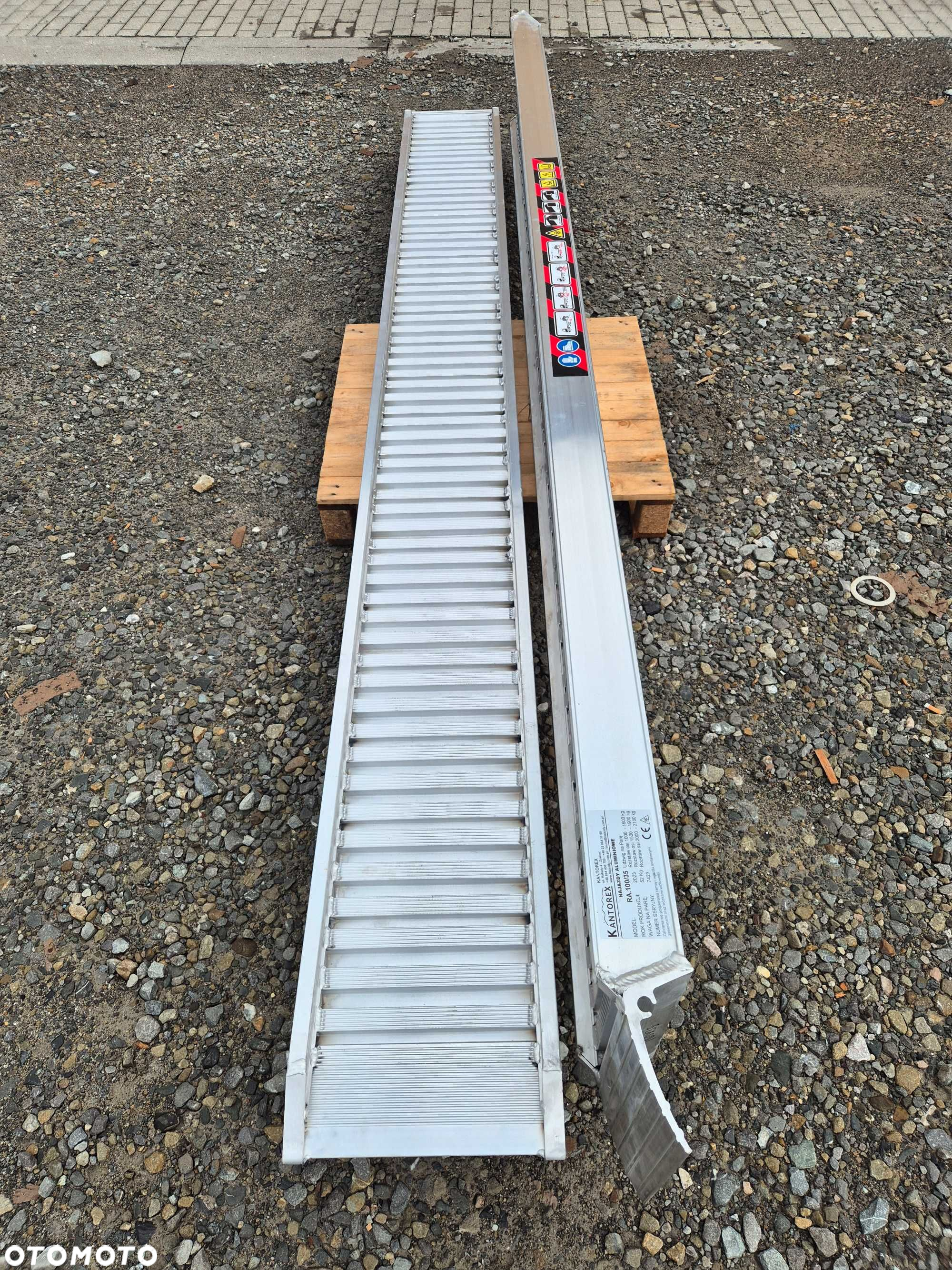 Najazdy aluminiowe komplet | 3,5m ↔ | 2100kg | szerokość 35cm - 4