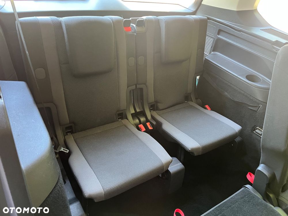 Volkswagen Touran - 25